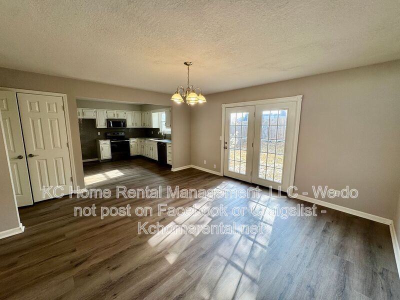 9817 W 83rd Ter - Photo 7 of 33