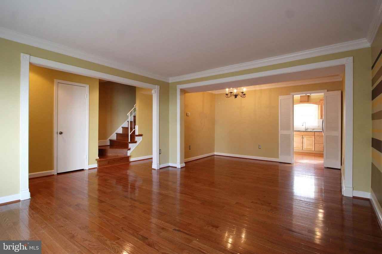 8072 Sleepy View Ln - Photo 6 of 30