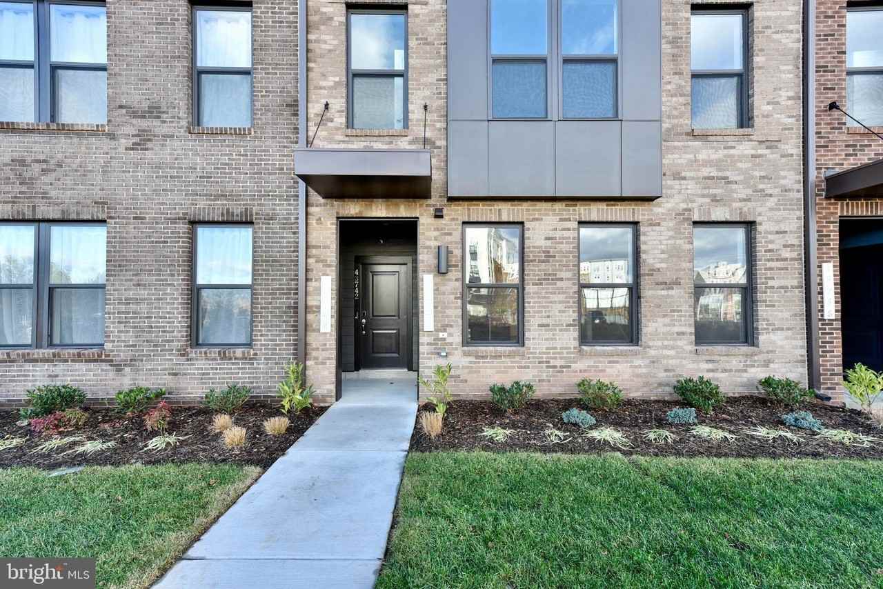 43740 Transit Sq - Photo 2 of 20