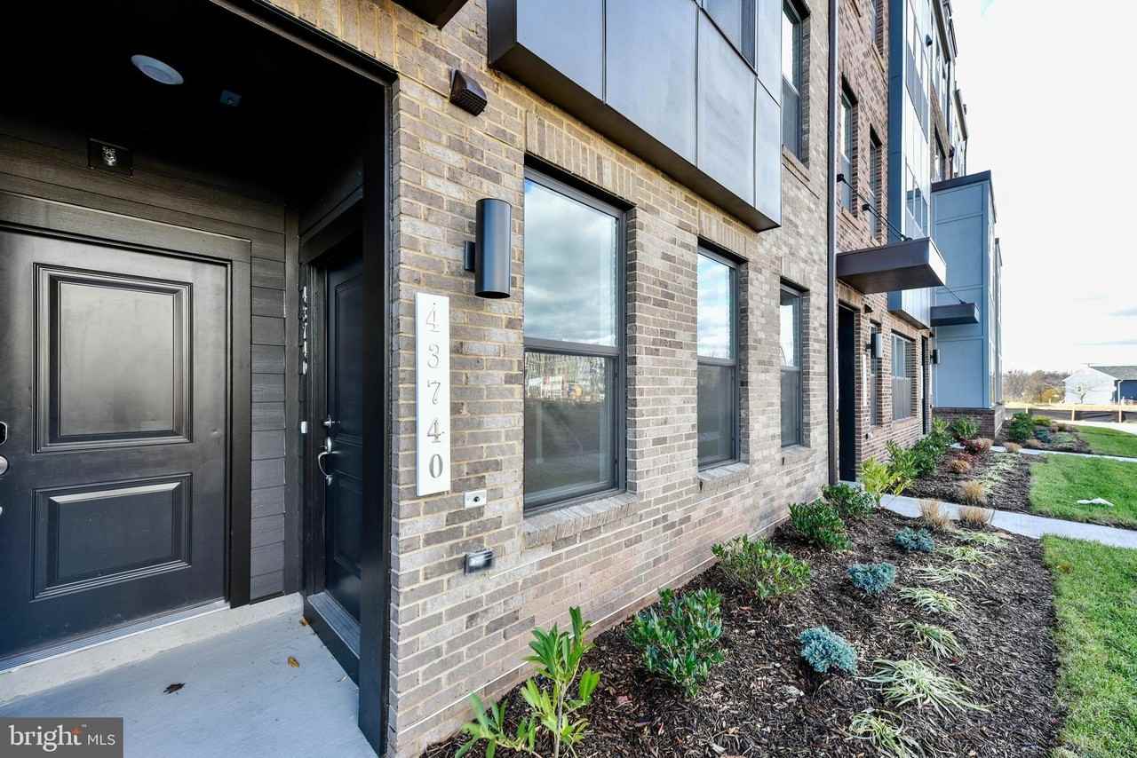 43740 Transit Sq - Photo 3 of 20