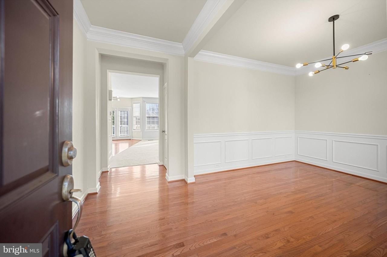 16421 Regatta Ln - Photo 2 of 17