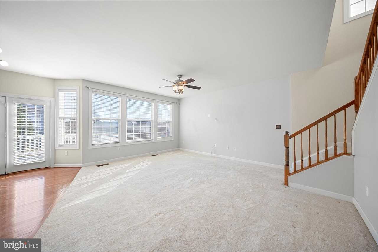 16421 Regatta Ln - Photo 4 of 17