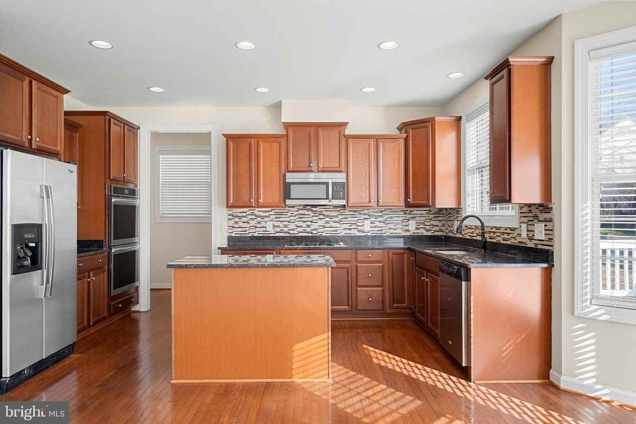 16421 Regatta Ln - Photo 6 of 17