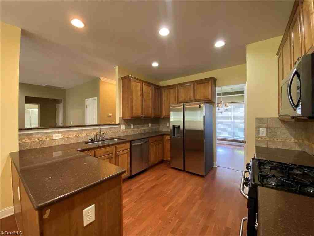 115 N Field Dr - Photo 4 of 28