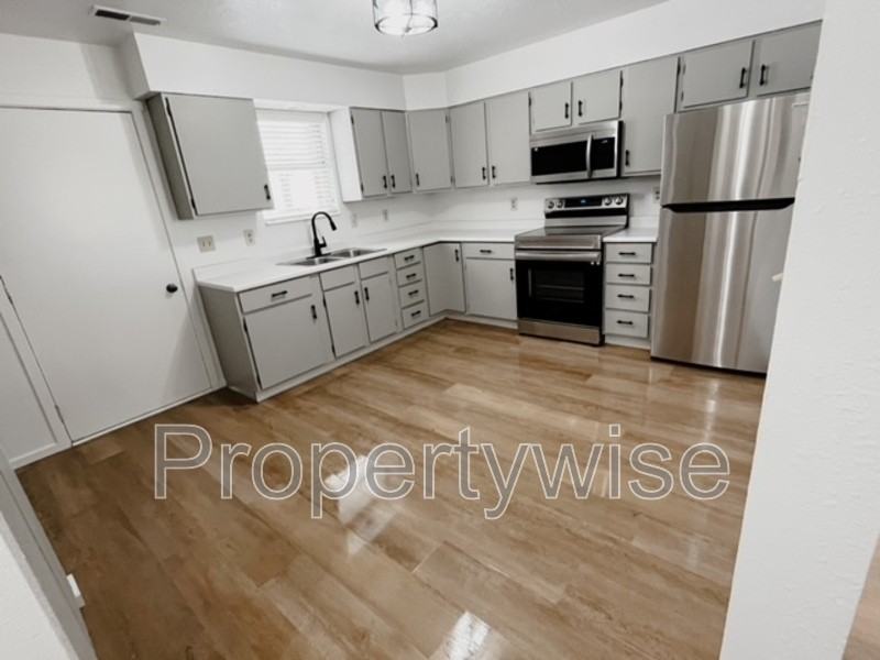 770 N Main St #2 - Photo 4 of 14