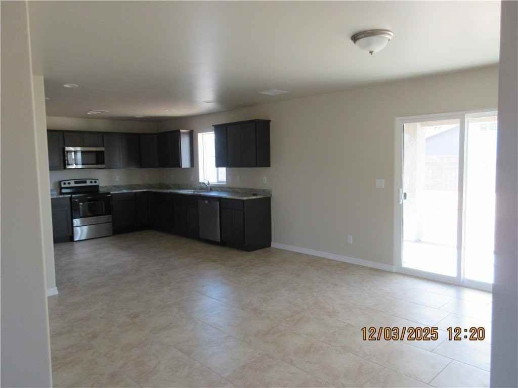 3327 N Central St - Photo 3 of 12