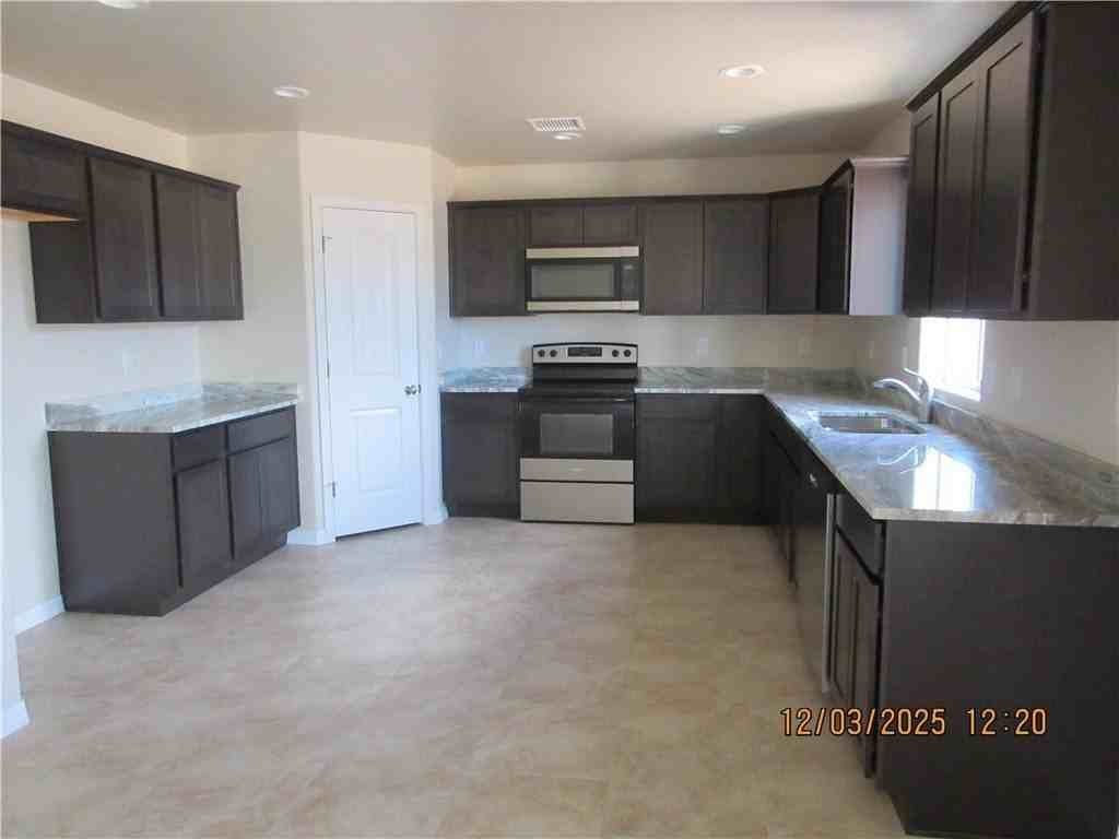 3327 N Central St - Photo 4 of 12