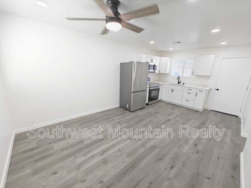 7412 N 62nd Ave - Photo 5 of 20