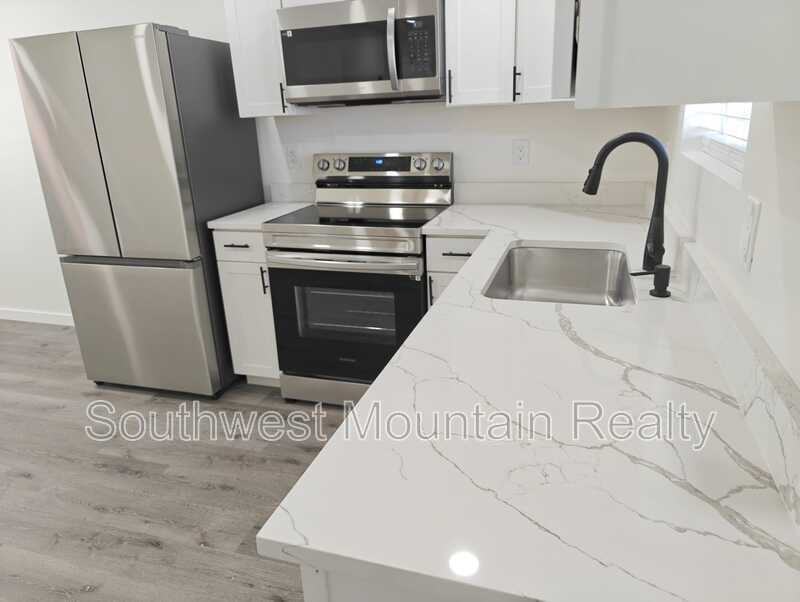 7412 N 62nd Ave - Photo 4 of 20