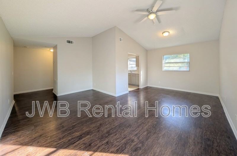 6291 Dickens Dr - Photo 5 of 21