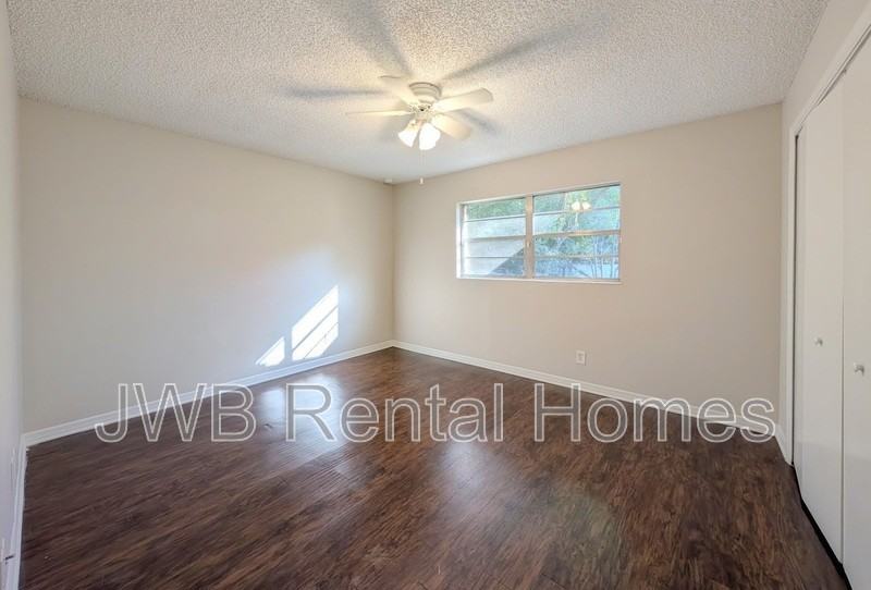 6291 Dickens Dr - Photo 7 of 21