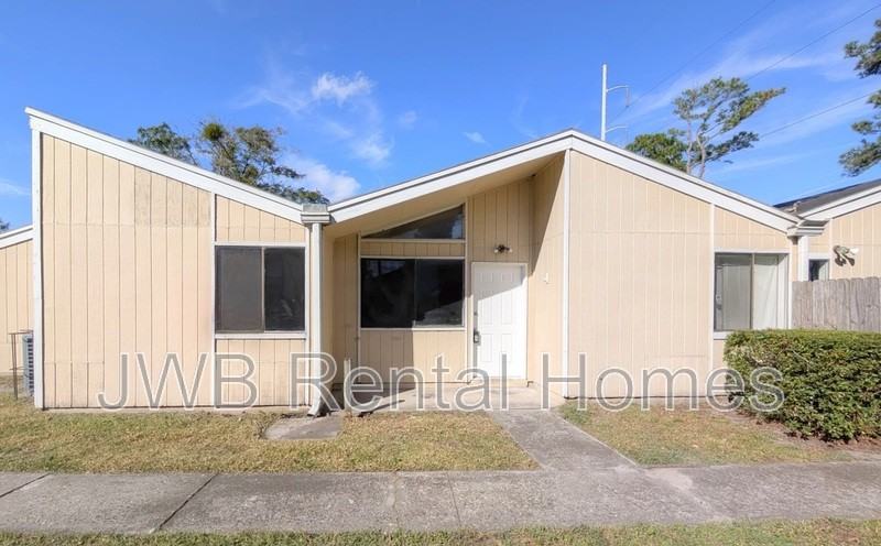 8121 San Jose Manor Dr E - Photo 2 of 12