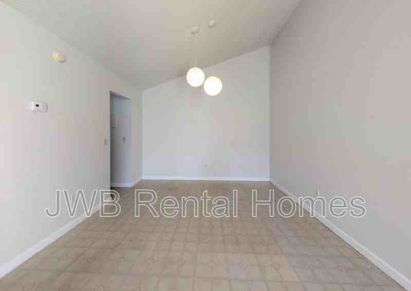 8121 San Jose Manor Dr E - Photo 7 of 12