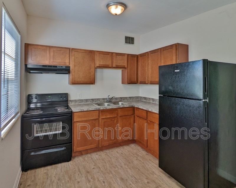 6741 Restlawn Dr - Photo 3 of 8