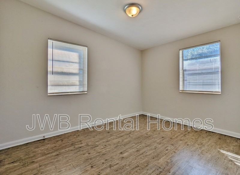 6741 Restlawn Dr - Photo 5 of 8