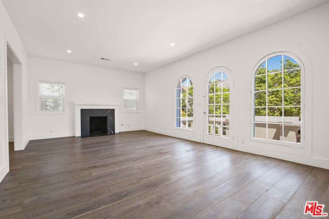 807 North Croft Avenue - Photo 2 of 15