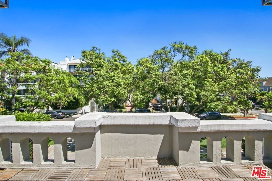 807 North Croft Avenue - Photo 3 of 15