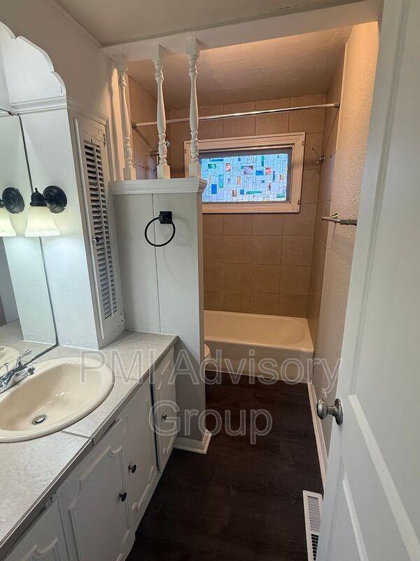 3105 Se Adams St - Photo 5 of 12