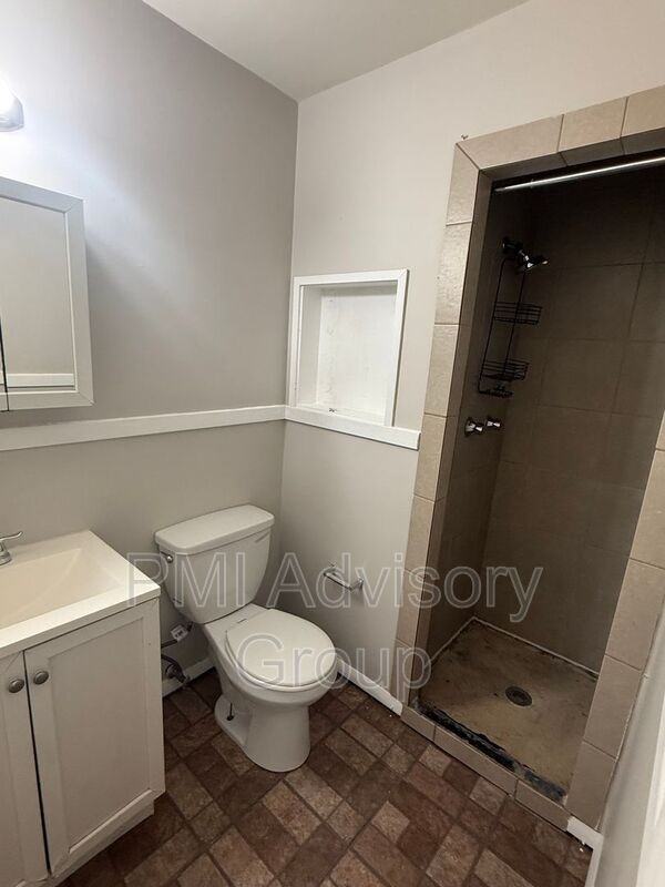 3105 Se Adams St - Photo 7 of 12