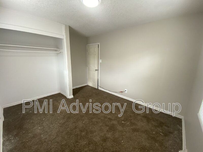 409 Se 34th St - Photo 3 of 14