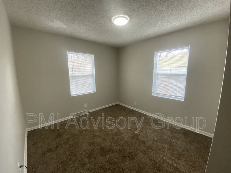 409 Se 34th St - Photo 4 of 14