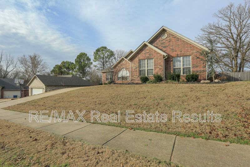 303 Nw Palomino St - Photo 5 of 45