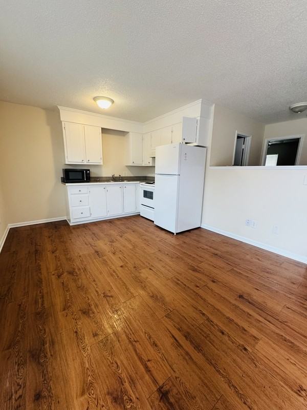 3033 Adams Blvd - Photo 3 of 13