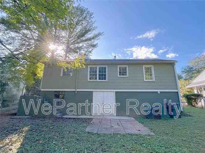 2126 Ivydale St - Photo 4 of 12