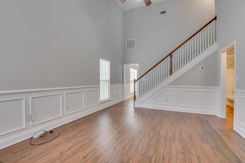 2037 Dundee Way - Photo 5 of 25