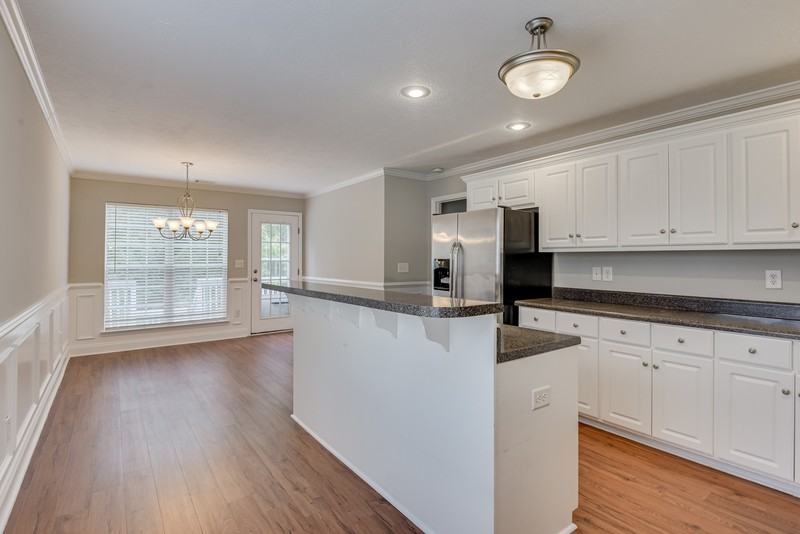 2037 Dundee Way - Photo 6 of 25