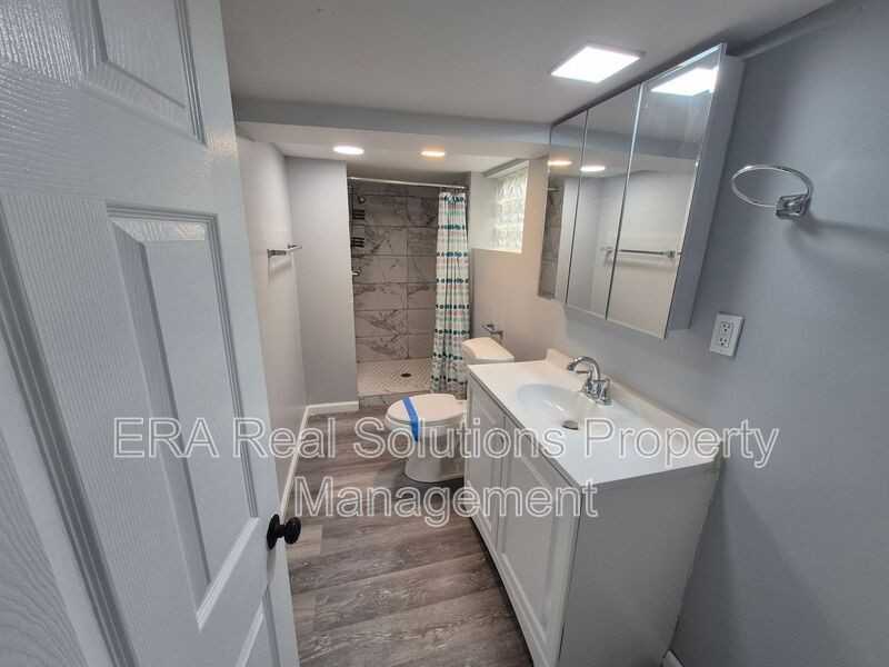 452 Catherine St - Photo 3 of 7