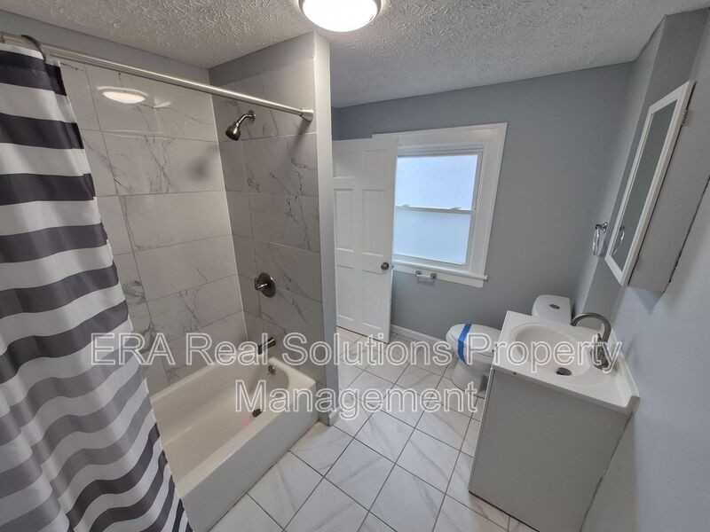 452 Catherine St - Photo 5 of 7