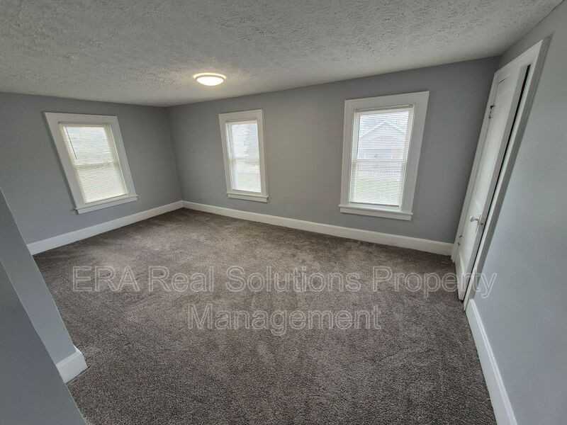 452 Catherine St - Photo 6 of 7