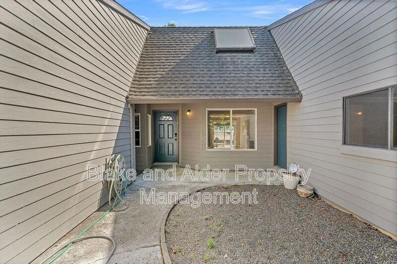 2402 Southeast 9th Court - Photo 2 of 40