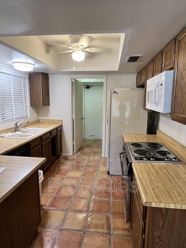 18942 N 96th Ln - Photo 2 of 17