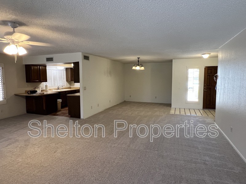 18942 N 96th Ln - Photo 3 of 17