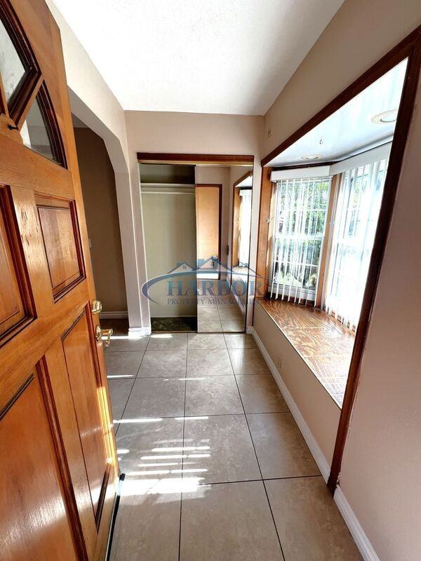 227 W Cummings St - Photo 2 of 24