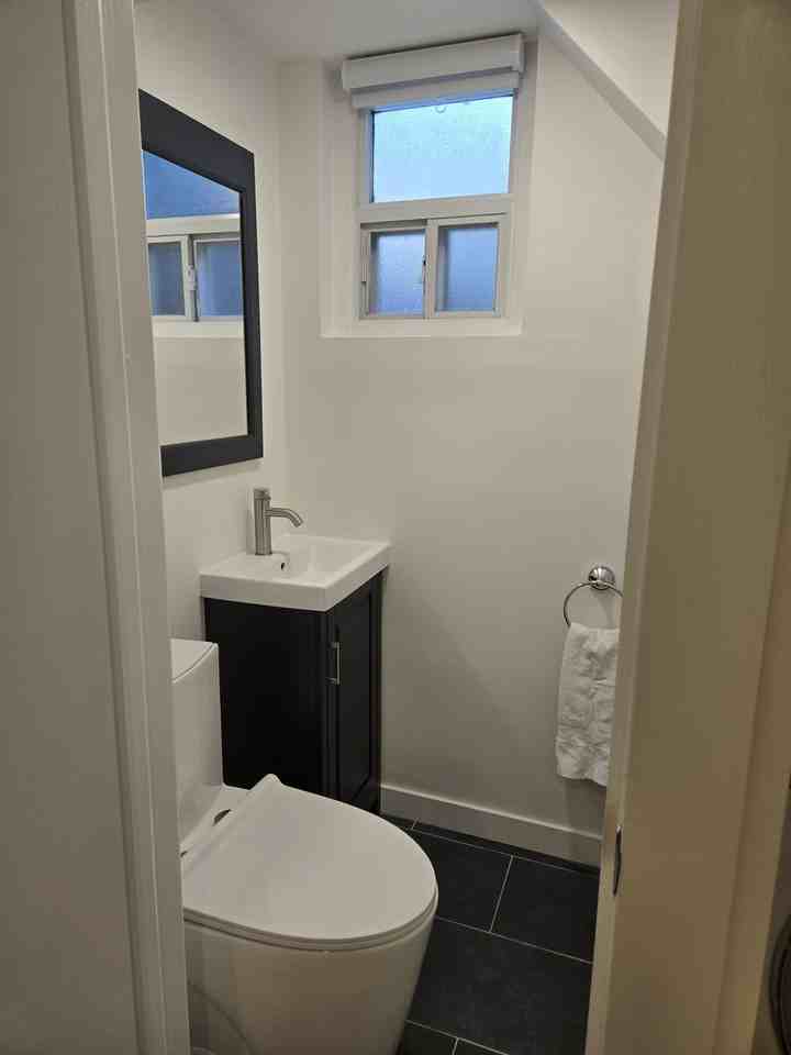 Ellins Ave - Photo 2 of 10