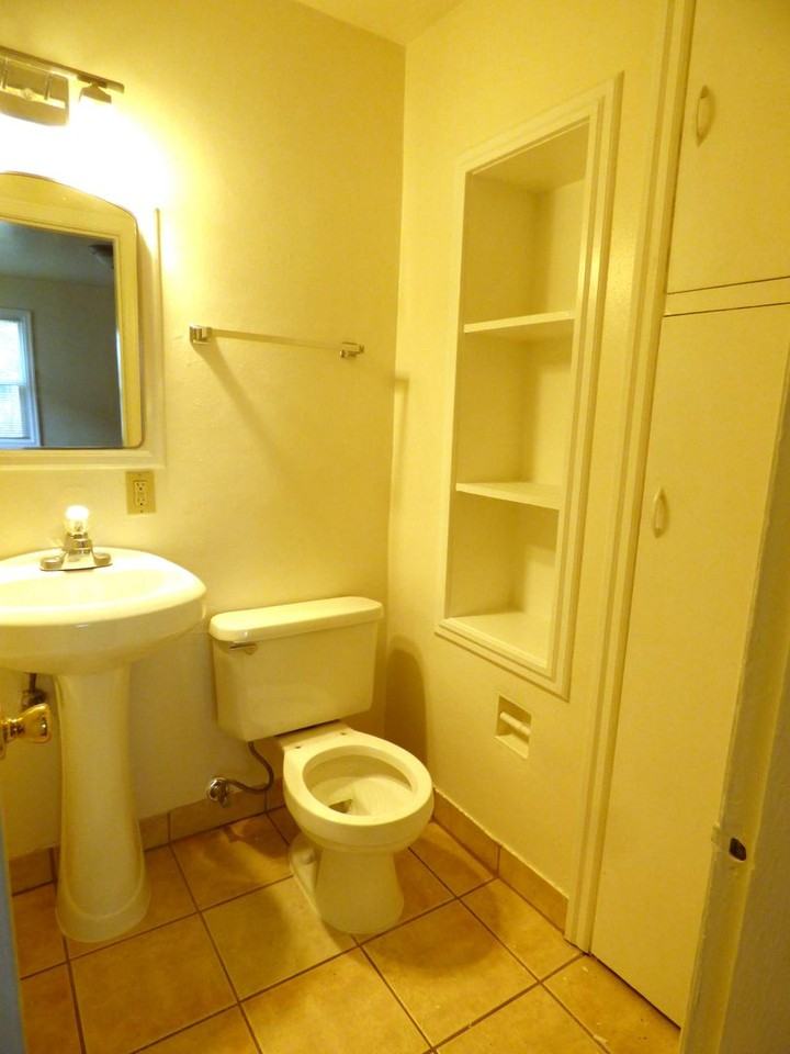 1189 Saginaw St S - Photo 6 of 10