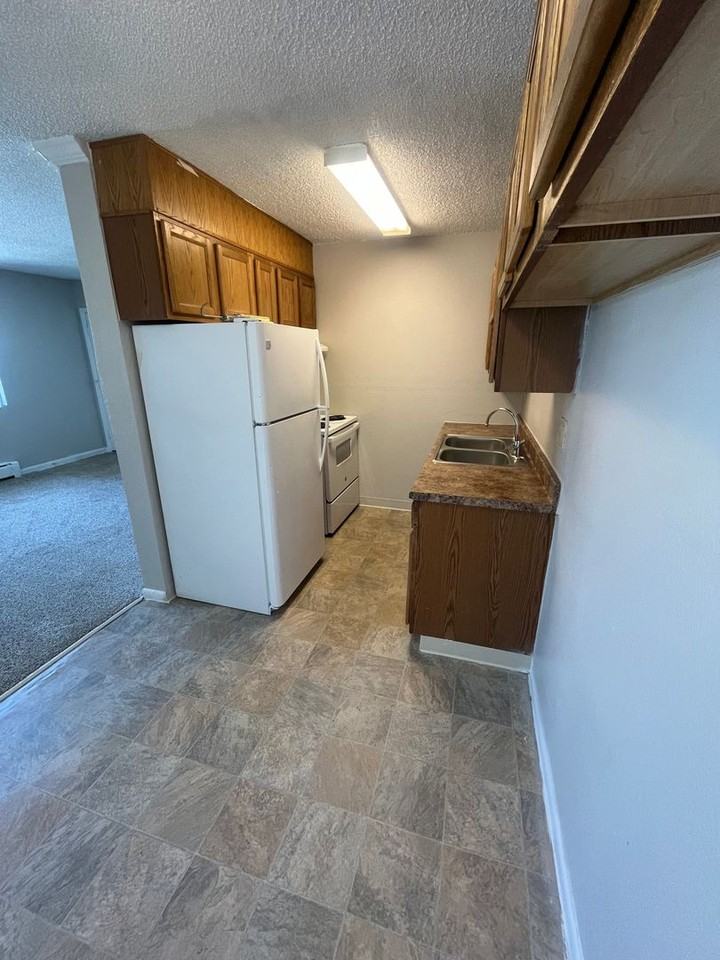 LARA LEA APARTMENTS LLLP - Photo 2 of 11