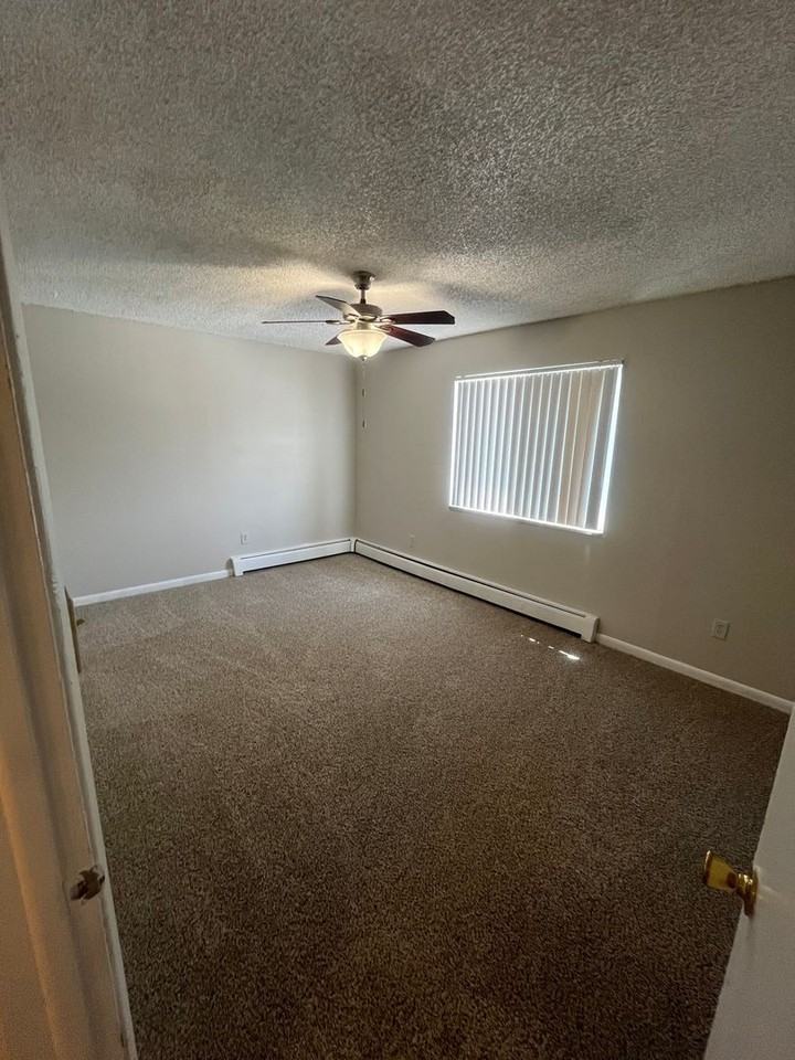 LARA LEA APARTMENTS LLLP - Photo 4 of 11