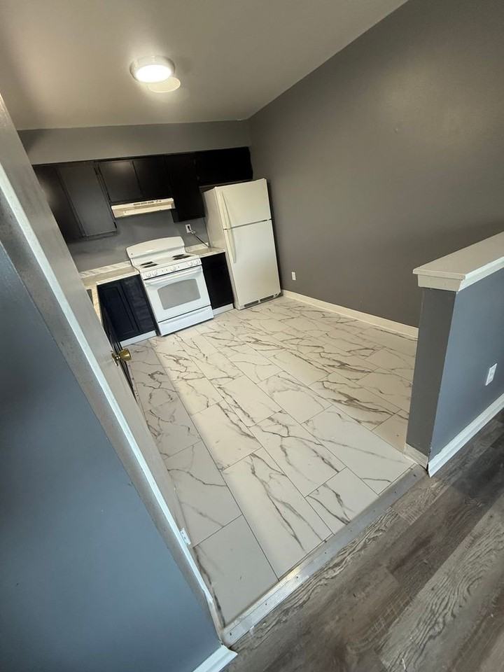 Oak Apartments - Photo 3 of 6