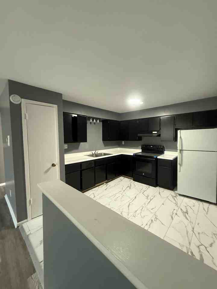 Oak Apartments - Photo 4 of 6