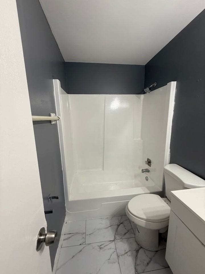 Oak Apartments - Photo 5 of 6