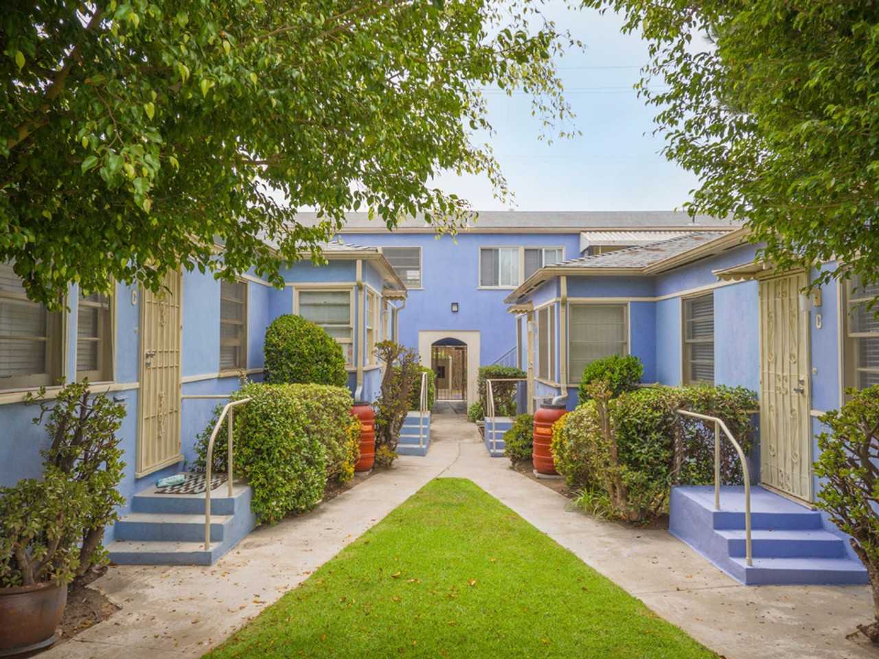 2010 Ocean Park Blvd - Photo 2 of 8