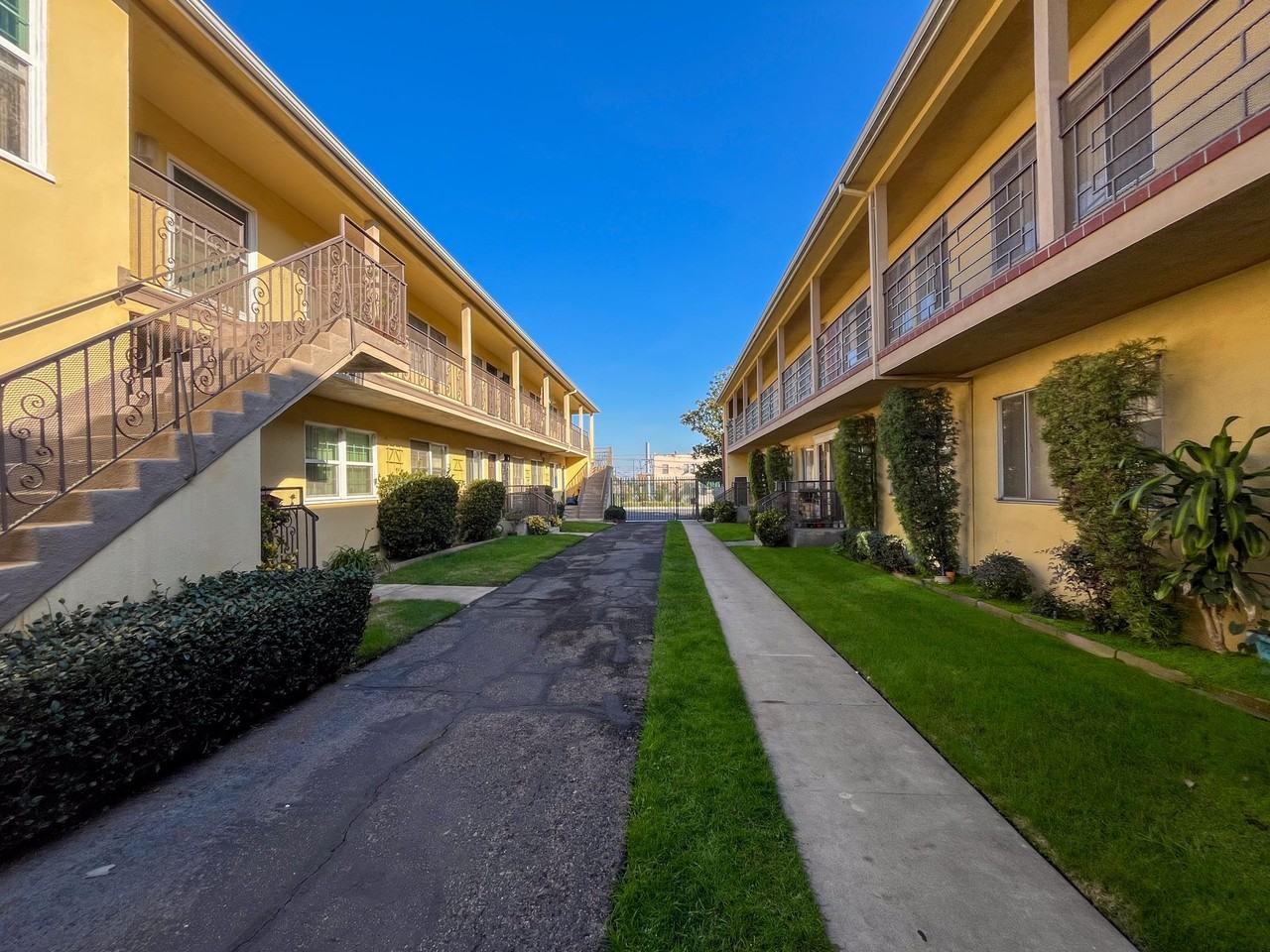 5919-5925 Crenshaw Blvd - Photo 3 of 5