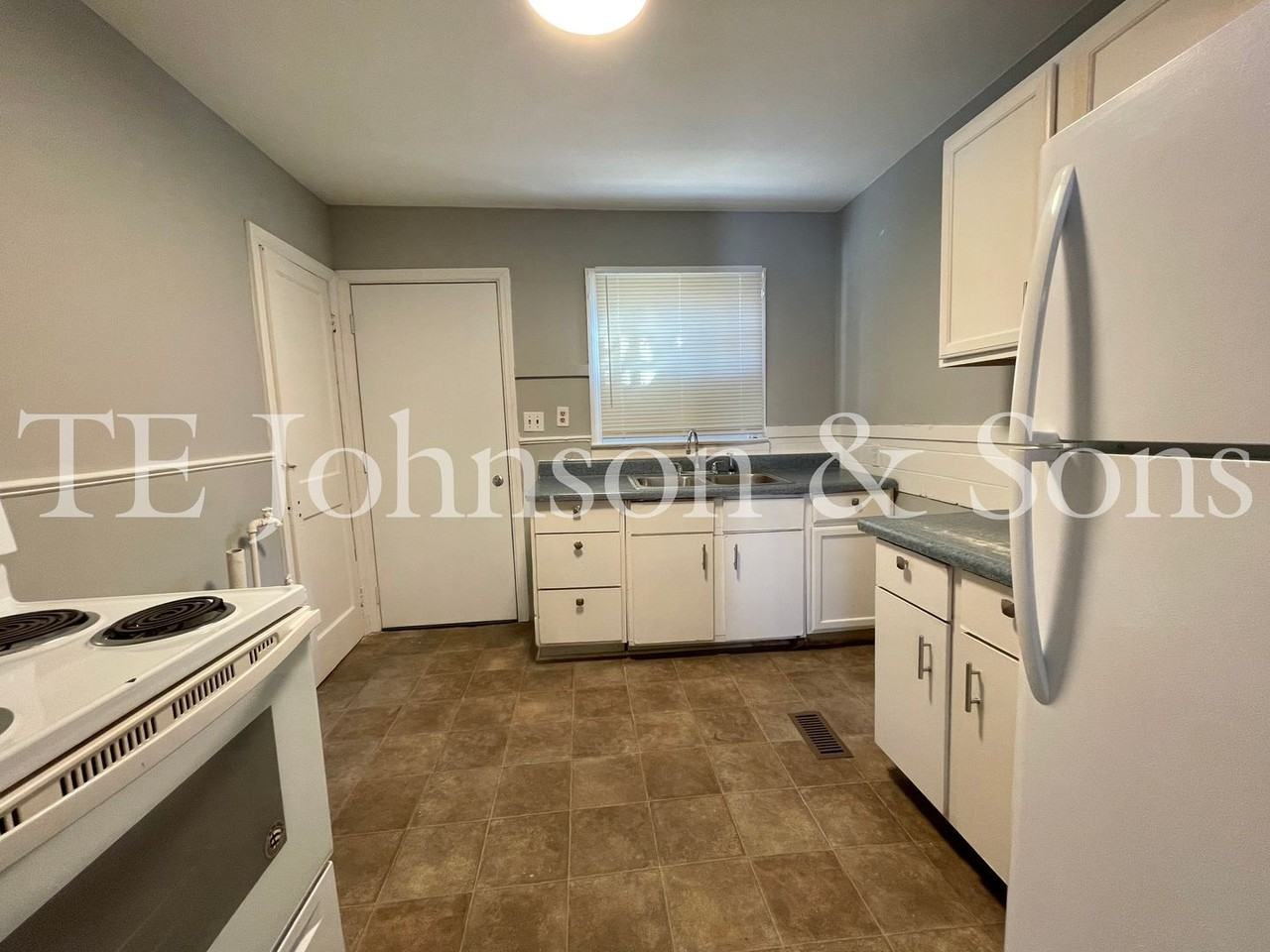 2501 Glenn Avenue North - Photo 6 of 12