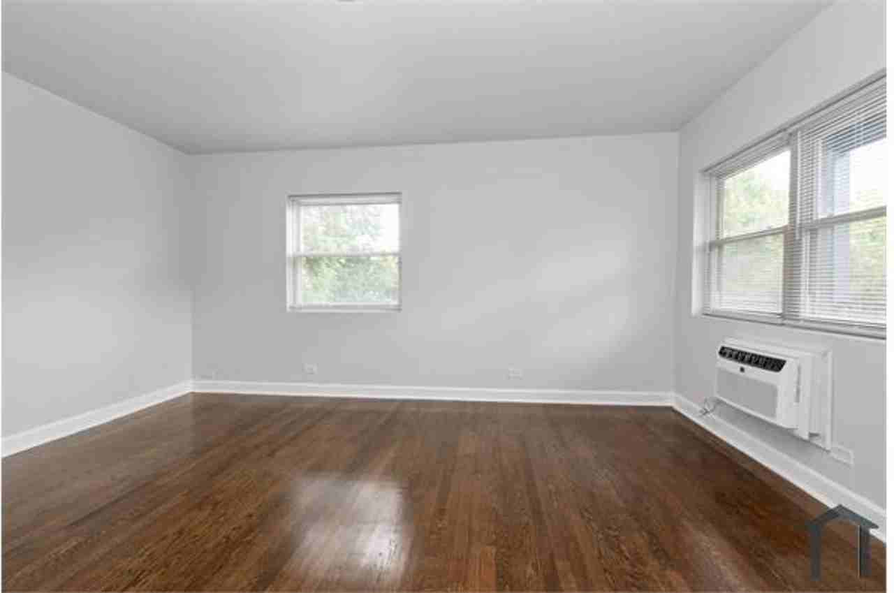 7635 S. Coles Avenue - Photo 3 of 10