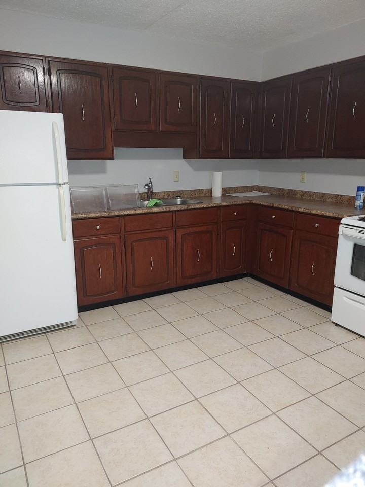 723 Tecumseh Road East #201 - Photo 5 of 7