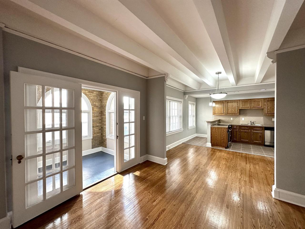 910 Ward Parkway - Photo 3 of 37